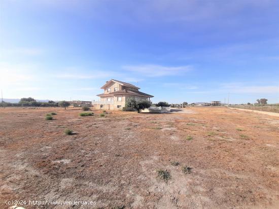 Chalet de grandes dimensiones en La Torrecilla - MURCIA