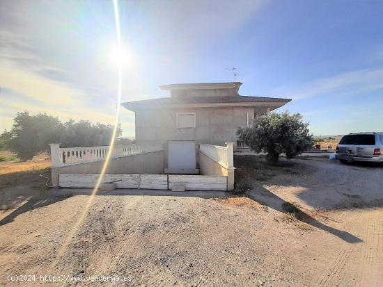 Chalet de grandes dimensiones en La Torrecilla - MURCIA