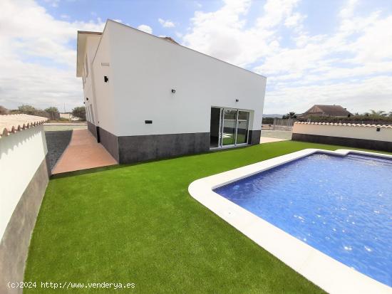 Chalet de grandes dimensiones con Piscina de nueva construcción en el Esparragal - MURCIA