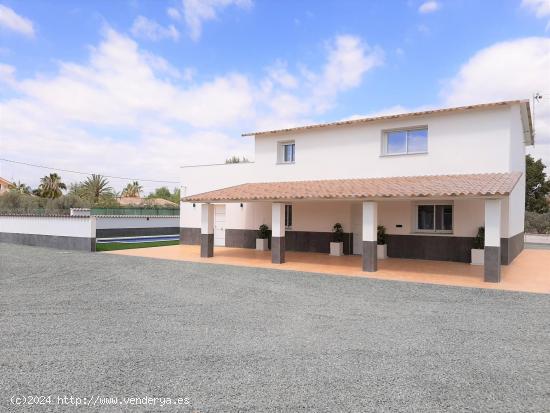 Chalet de grandes dimensiones con Piscina de nueva construcción en el Esparragal - MURCIA