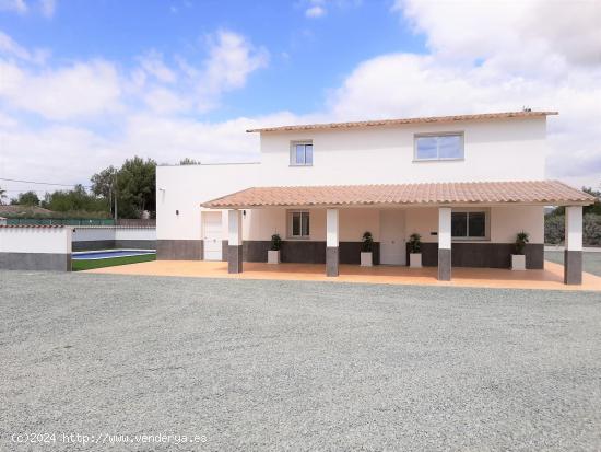 Chalet de grandes dimensiones con Piscina de nueva construcción en el Esparragal - MURCIA