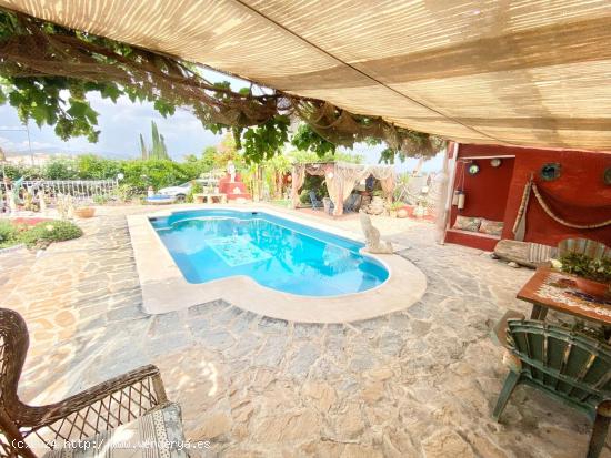 Chalet de grandes dimensiones con piscina cerca de Lorca - MURCIA