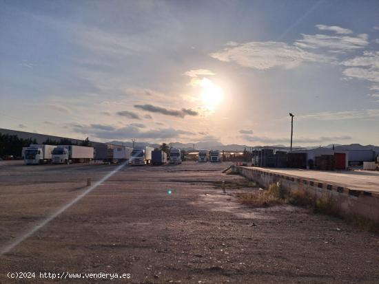 Parcela en el polígono Industrial de 14.000 mts2 - MURCIA