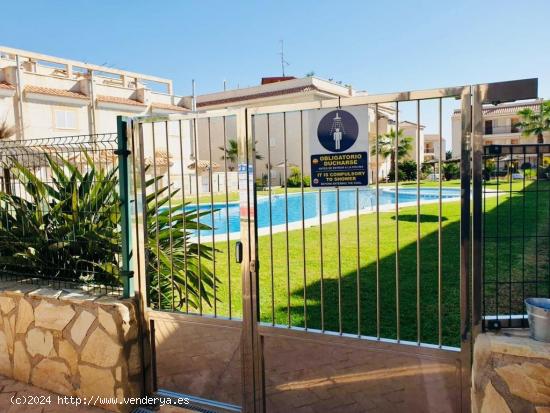 Planta baja de 2 dormitorios con terraza a la piscina en Collados - MURCIA