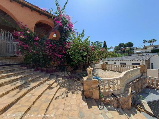 Chalet Independiente de 3 dormitorios y piscina climatizada en Los Collados - MURCIA