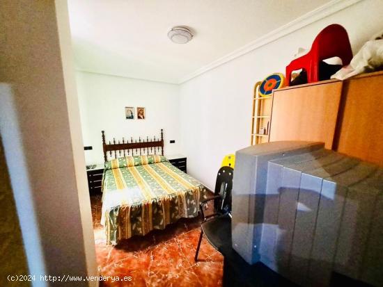 Piso de 3 dormitorios, plaza de garaje y 2 trasteros en zona de La Huerta - MURCIA