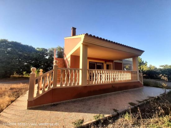 Chalet con tres dormitorios en Aguaderas - MURCIA