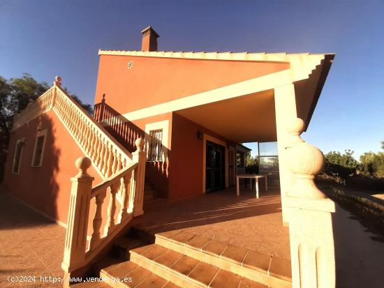 Chalet con tres dormitorios en Aguaderas - MURCIA