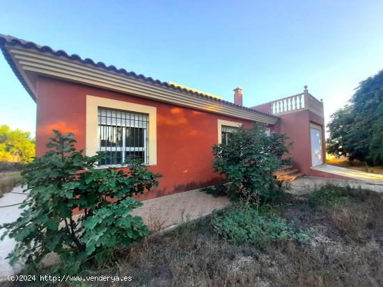 Chalet con tres dormitorios en Aguaderas - MURCIA