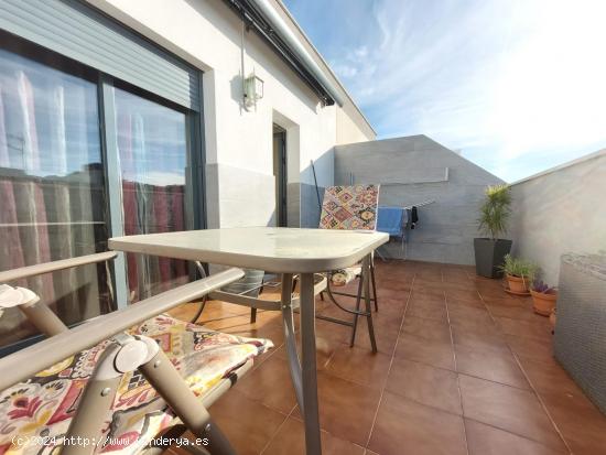 Triplex con tres dormitorios y terraza en Puerto Lumbreras - MURCIA