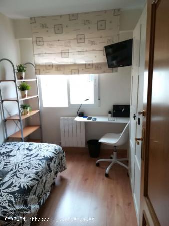  Habitación en piso compartido en Zaragoza - ZARAGOZA 