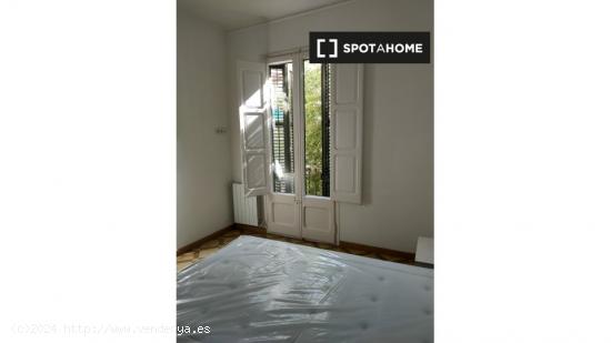 Habitación en piso compartido en barcelona. - BARCELONA