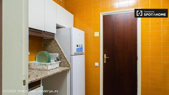 Habitación amueblada en un apartamento de 5 dormitorios en L'Esquerra de l'Eixample - BARCELONA