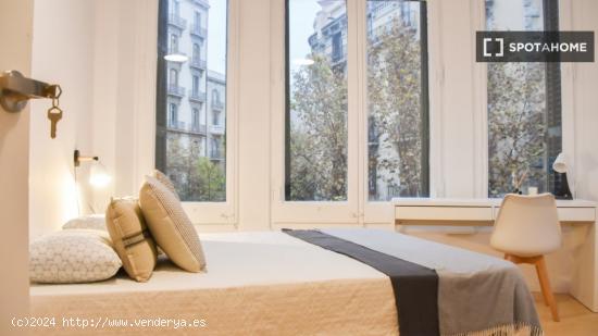 Habitaciones para alquilar en apartamento de 4 dormitorios en Barcelona - BARCELONA