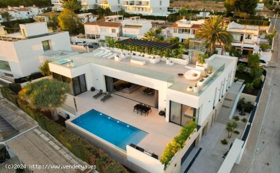 VILLA DE LUJO DE OBRA NUEVA EN ALBIR CON VISTAS AL MAR - ALICANTE