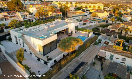 VILLA DE LUJO DE OBRA NUEVA EN ALBIR CON VISTAS AL MAR - ALICANTE