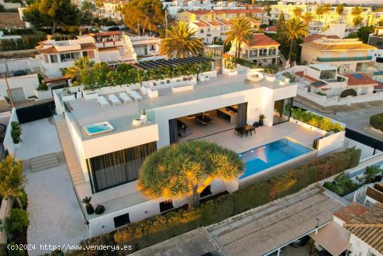 VILLA DE LUJO DE OBRA NUEVA EN ALBIR CON VISTAS AL MAR - ALICANTE