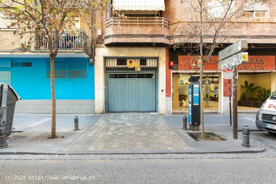 PLAZA DE GARAJE EN PEDRO ANTONIO DE ALARCON - GRANADA