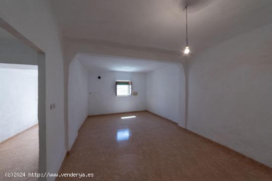 CASA EN VENTA EN EL ENCANTADOR PUEBLO DE  BÉZNAR, LECRIN - GRANADA