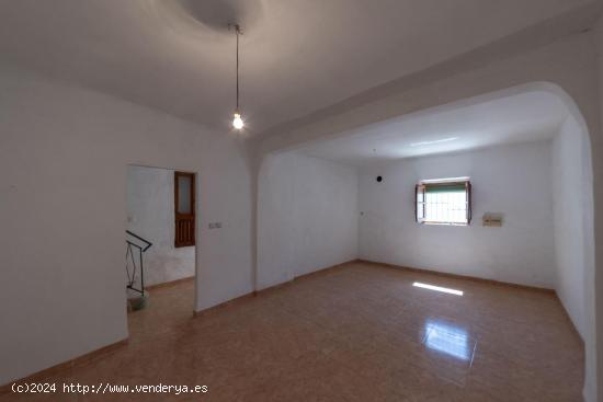 CASA EN VENTA EN EL ENCANTADOR PUEBLO DE  BÉZNAR, LECRIN - GRANADA