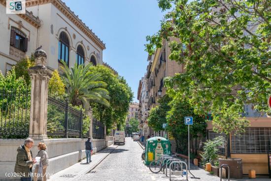 VIVIENDA EXCLUSIVA! Ático con gran terraza junto Gran Vía - GRANADA