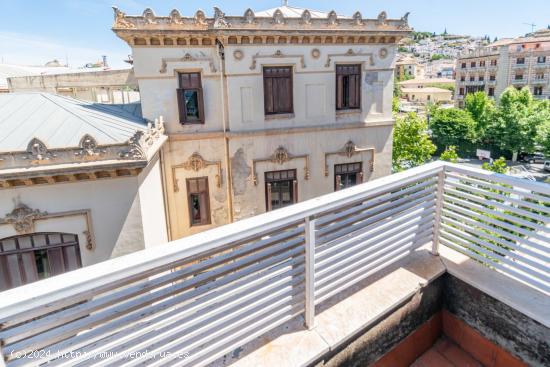  VIVIENDA EXCLUSIVA! Ático con gran terraza junto Gran Vía - GRANADA 