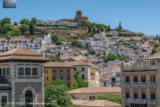  VIVIENDA EXCLUSIVA! Ático con gran terraza junto Gran Vía - GRANADA 