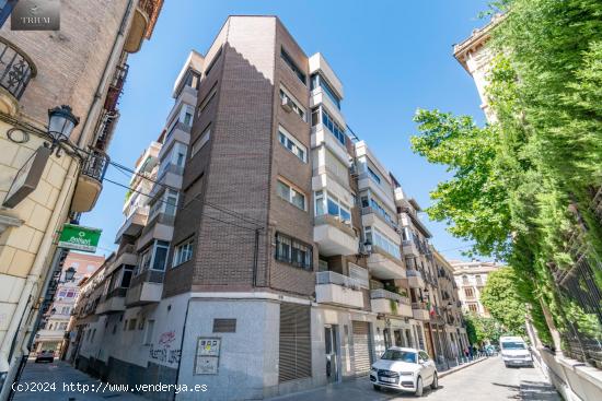 VIVIENDA EXCLUSIVA! Ático con gran terraza junto Gran Vía - GRANADA