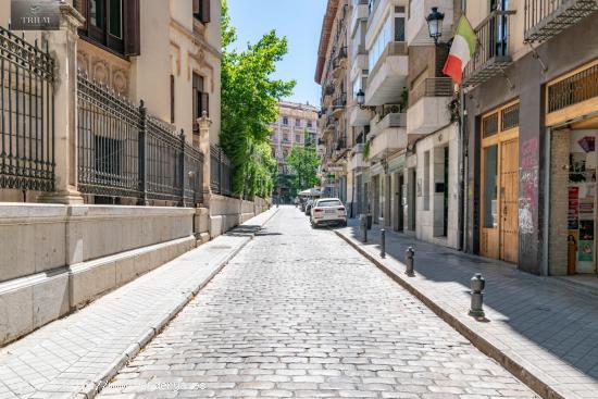 VIVIENDA EXCLUSIVA! Ático con gran terraza junto Gran Vía - GRANADA