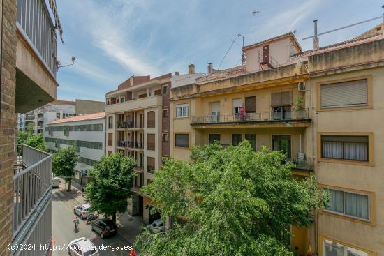 FANTÁSTICO PISO DE 5 DORMITORIOS JUNTO A GRAN CAPITÁN - GRANADA