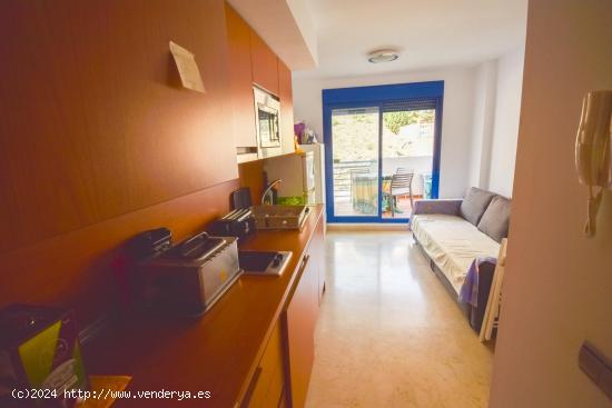 Bonito apartamento situado en Benalmádena en segunda línea de playa. - MALAGA