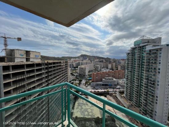 Amplio apartamento con vistas al mar en una zona prestigiosa de Benidorm. - ALICANTE