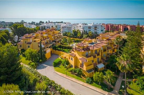 Esta amplia casa adosada se encuentra en la hermosa zona de Sotoserena. - MALAGA