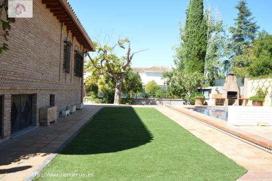 EXCLUSIVO CHALET UNA PLANTA CON 2300M2 DE PARCELA - GRANADA