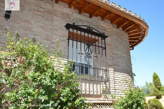 EXCLUSIVO CHALET UNA PLANTA CON 2300M2 DE PARCELA - GRANADA