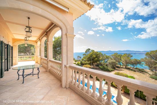 Villa a primera línea de mar con piscina, ascensor y parking en Son Verí Nou - BALEARES