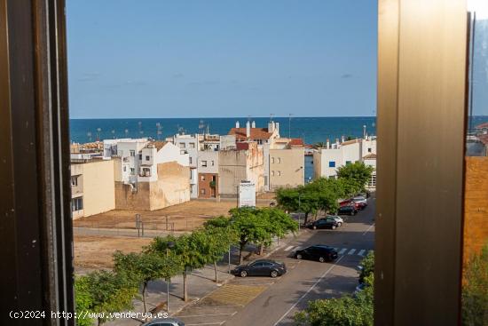 Gran piso  de tres dormitorios muy luminoso y  con vistas al mar - TARRAGONA