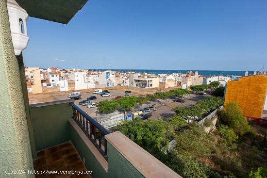 Gran piso  de tres dormitorios muy luminoso y  con vistas al mar - TARRAGONA