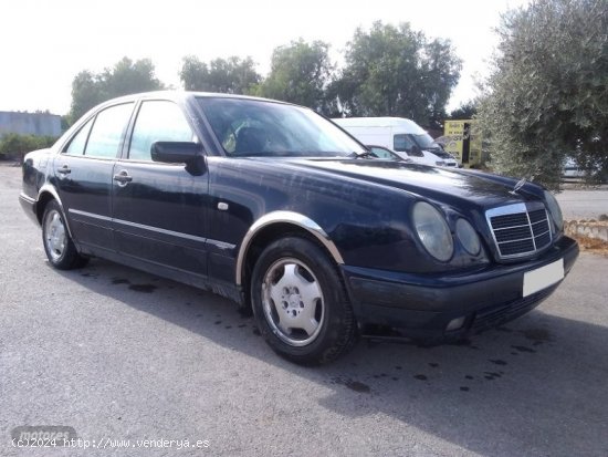 Mercedes Clase E E300 TD AUT. Elegance 177 cv. de 1998 con 358.000 Km por 3.500 EUR. en Murcia