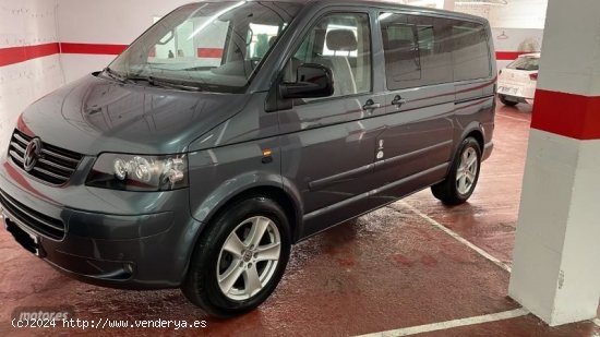 Volkswagen Multivan Highline 2.5 TDI 174CV B.corta de 2005 con 221.000 Km por 15.500 EUR. en Malaga