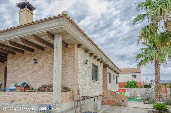 CHALET CON PARCELA ENTRE PUENTE TOCINOS Y LLANO DE BRUJAS. - MURCIA