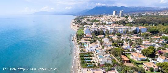 Lujosa pareada en un complejo cerrado a primera línea de playa en Marbella Este, Urb. Marbesa. - MA