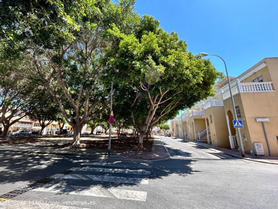 SE VENDE TRIPLEX EN LA CAÑADA DE SAN URBANO ZONA SUR - ALMERIA