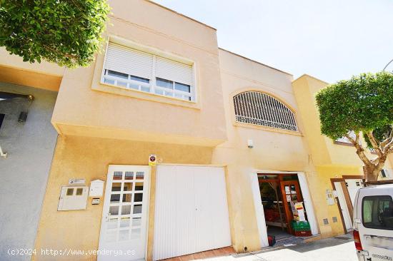 DUPLEX CON ALMACEN GRANDE EN SANTA MARIA DEL AGUILA. - ALMERIA