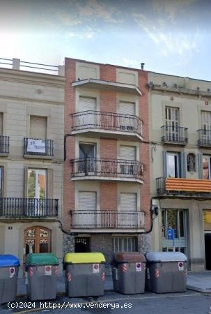 Casa amb 4 plantes, ascensor i gran garatge a la Plaça del Rei d´Igualada - BARCELONA