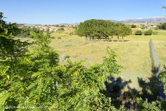 Oportunidad  magnífica parcela en la privilegiada urbanización Santa Clara Golf Granada - GRANADA