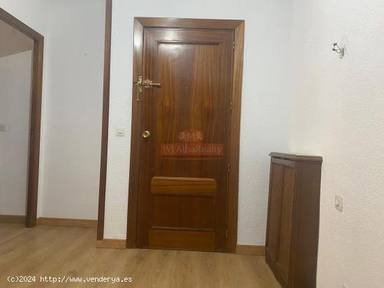 Se vende estupenda vivienda en pleno centro con 5 dormitorios y garaje - ALBACETE