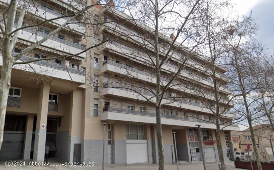 SE VENDE OFICINA CON PLAZA DE APARCAMIENTO EN TERRASSA, ZONA CEMENTIRI VELL - BARCELONA