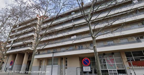 SE VENDE OFICINA CON PLAZA DE APARCAMIENTO EN TERRASSA, ZONA CEMENTIRI VELL - BARCELONA