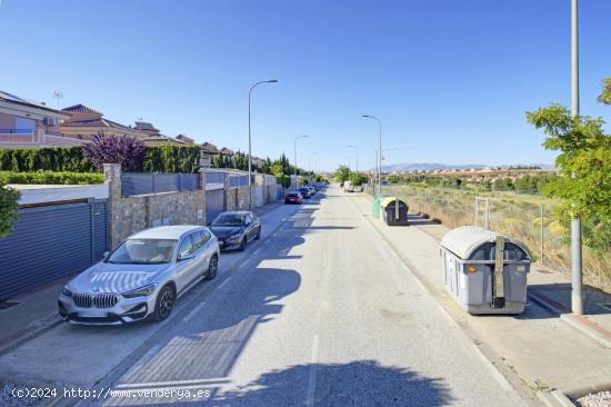 Oportunidad  magnífica parcela en la privilegiada urbanización Santa Clara Golf Granada - GRANADA